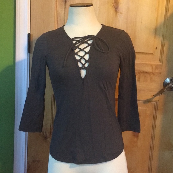 UO PROJECT SOCIAL T Gray Tie-Frt 3/4-Slv Top EUC M - Picture 1 of 6